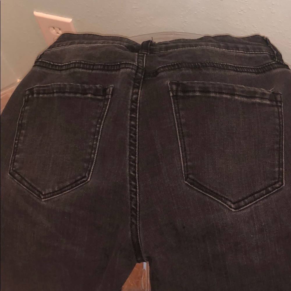 BLACK RIPPED JEANS - Picture 5 of 5